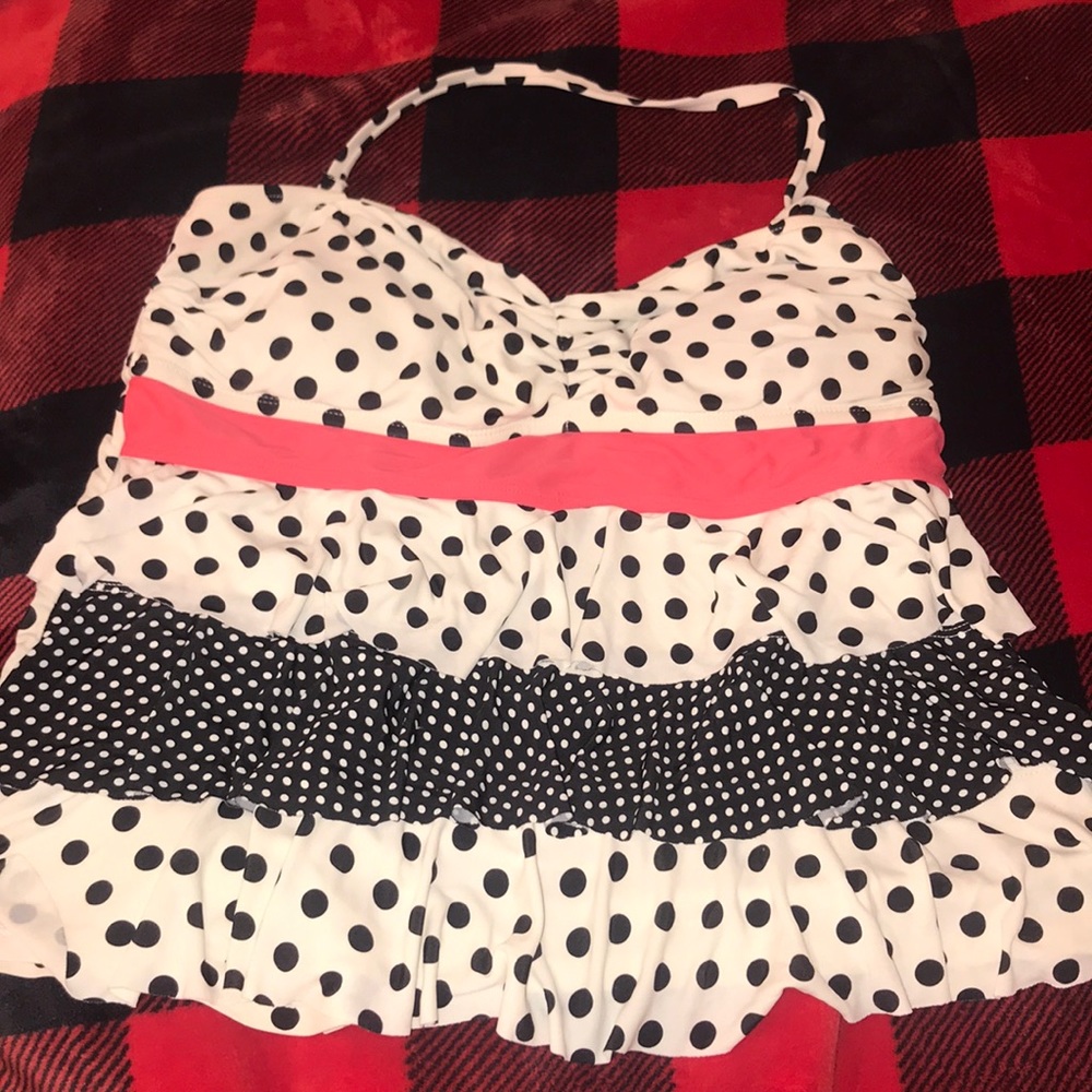 Polka dot for days swim top 👙